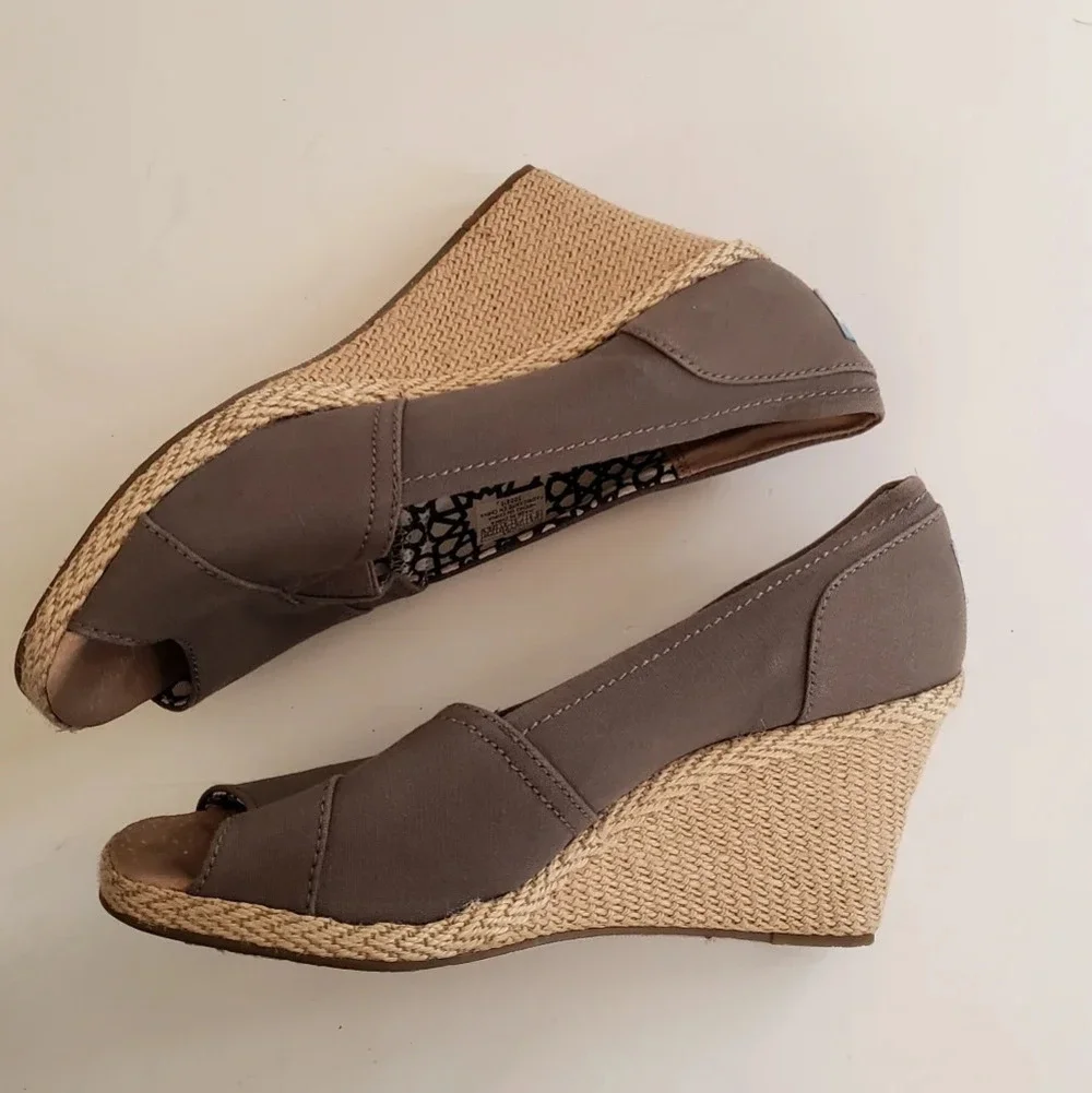 Toms wedge heel shoe